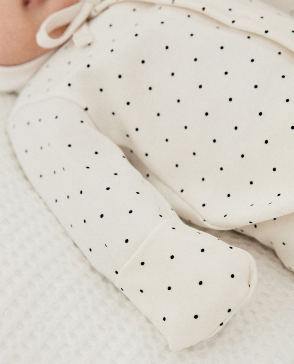 포근쫀득 도트 신생아 롬퍼