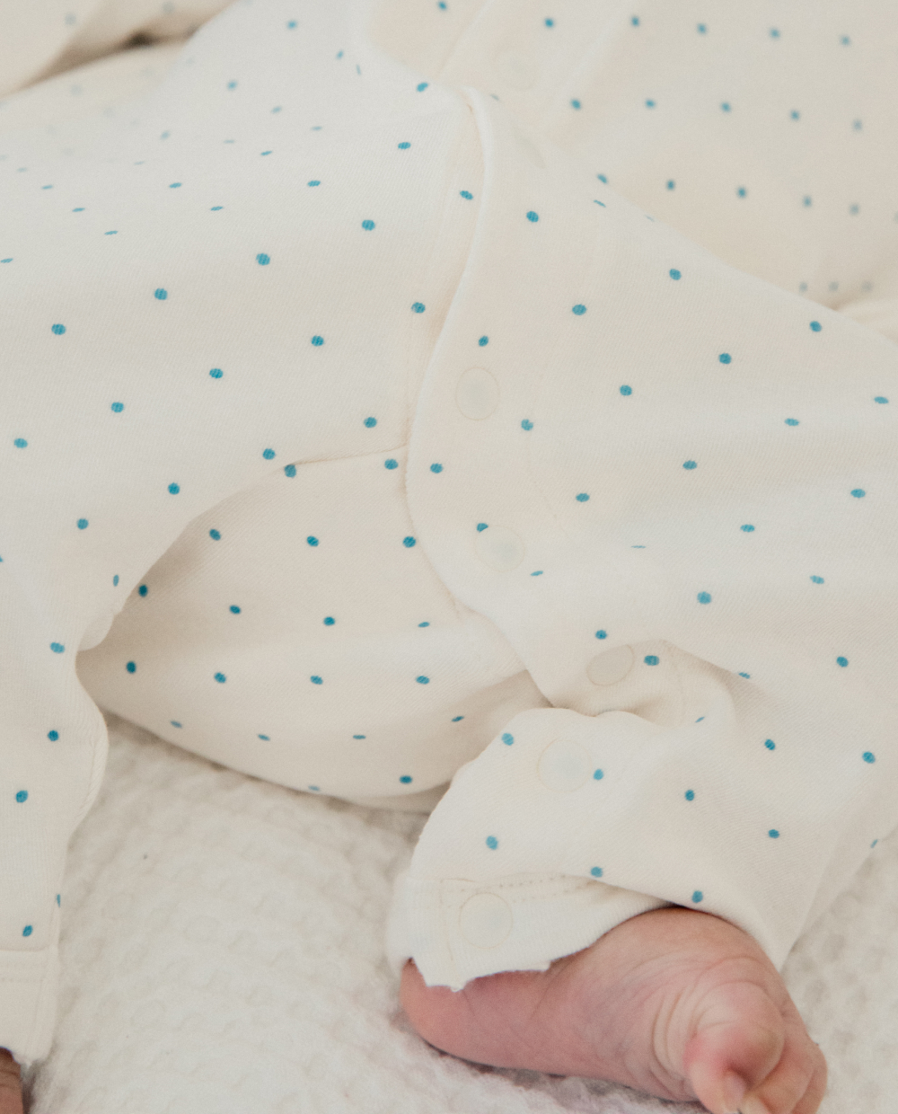 포근쫀득 도트 신생아 롬퍼