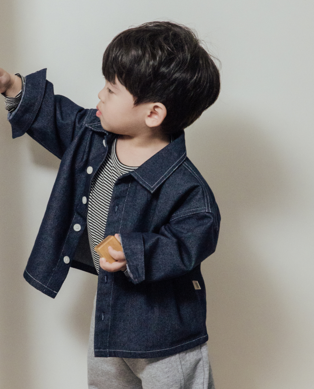 논페이드 데님 셔츠자켓