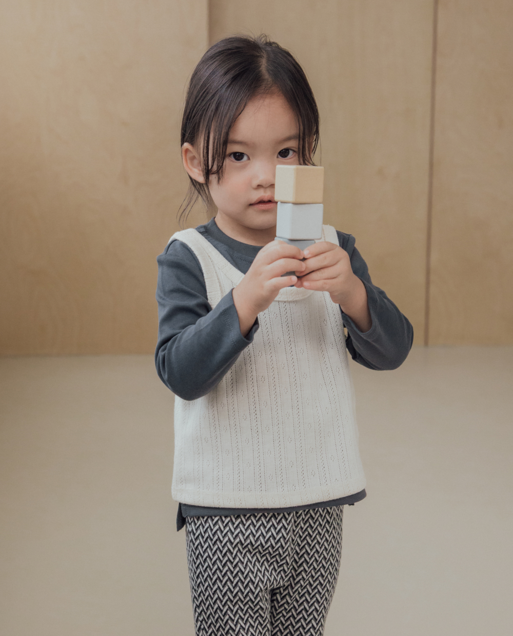 ジャガードアイレットベスト