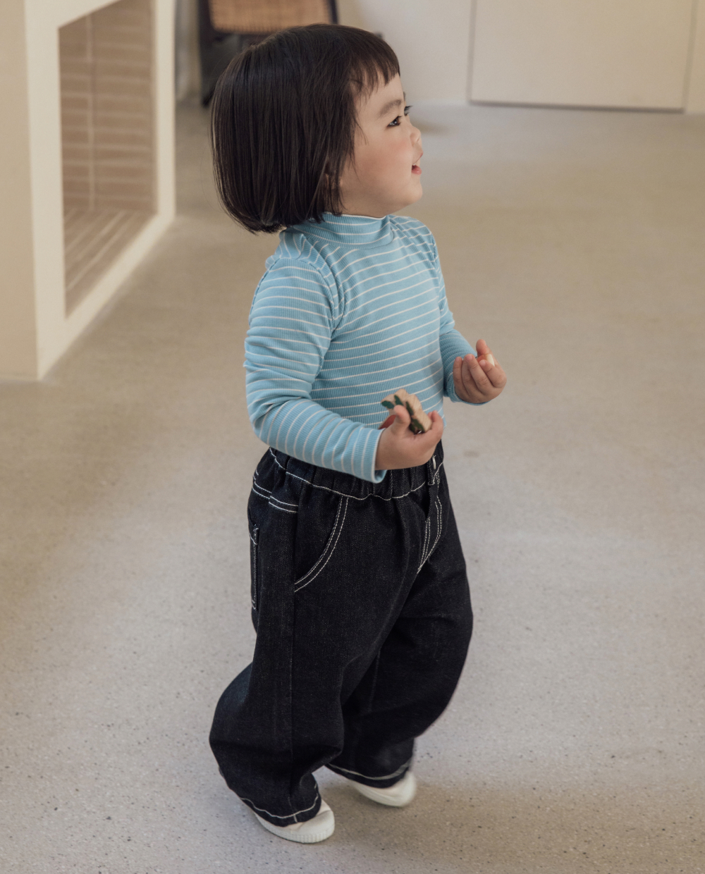 もちもちストレッチ カーブドデニムパンツ