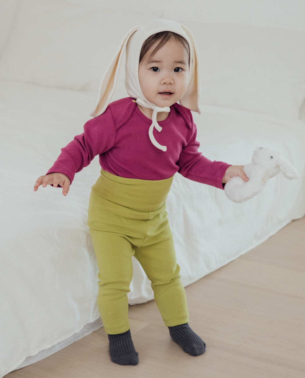 ソフトリーでふんわりもちもち、ゆったりフィットでお腹までしっかりカバーするレギンス