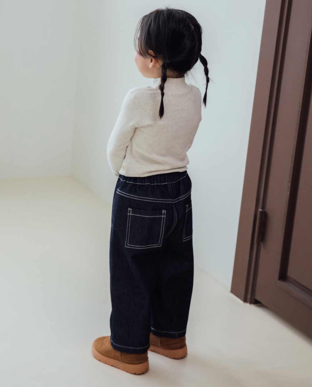 [起毛] しっとりストレッチ カーブド デニムパンツ