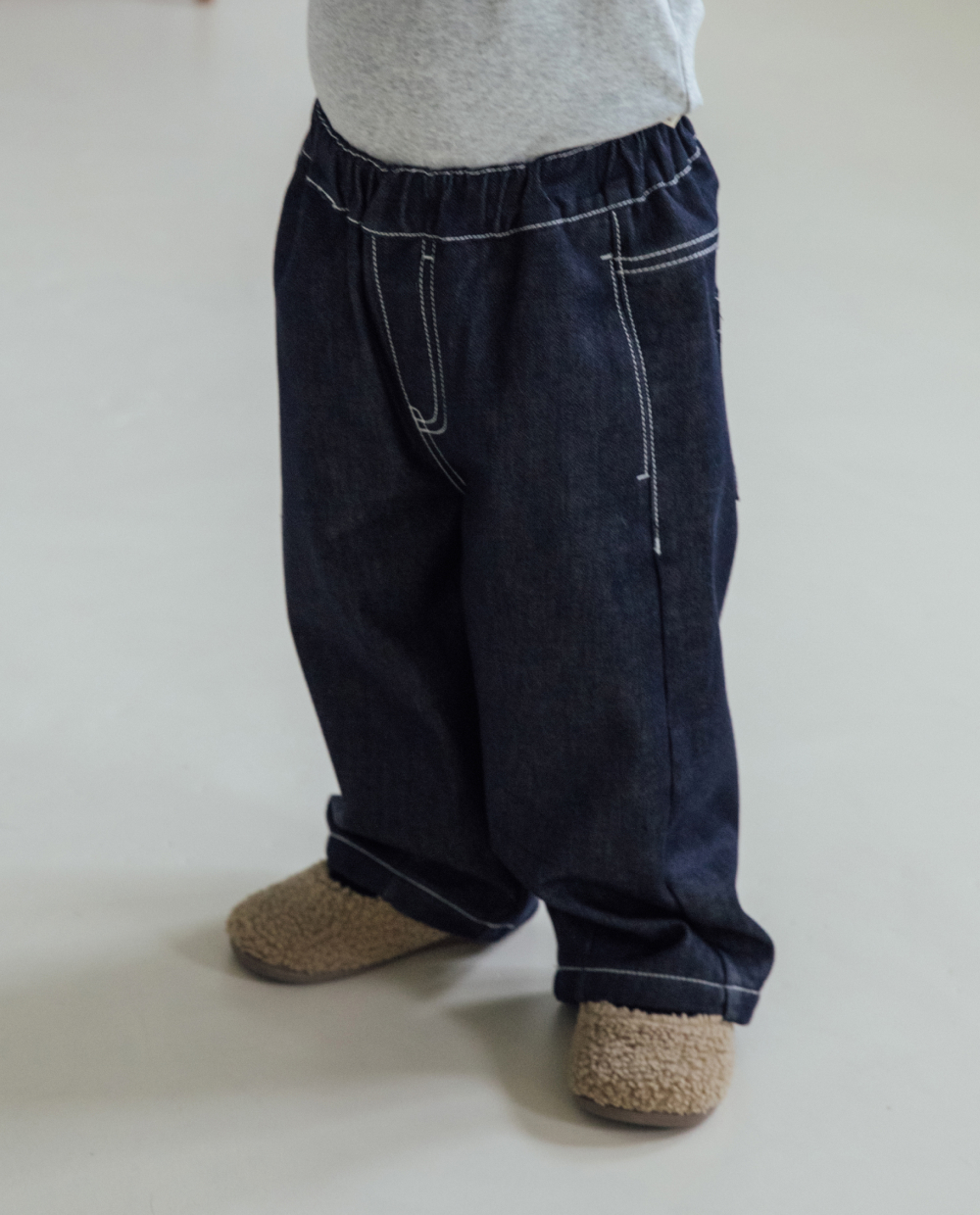 [起毛] しっとりストレッチ カーブド デニムパンツ