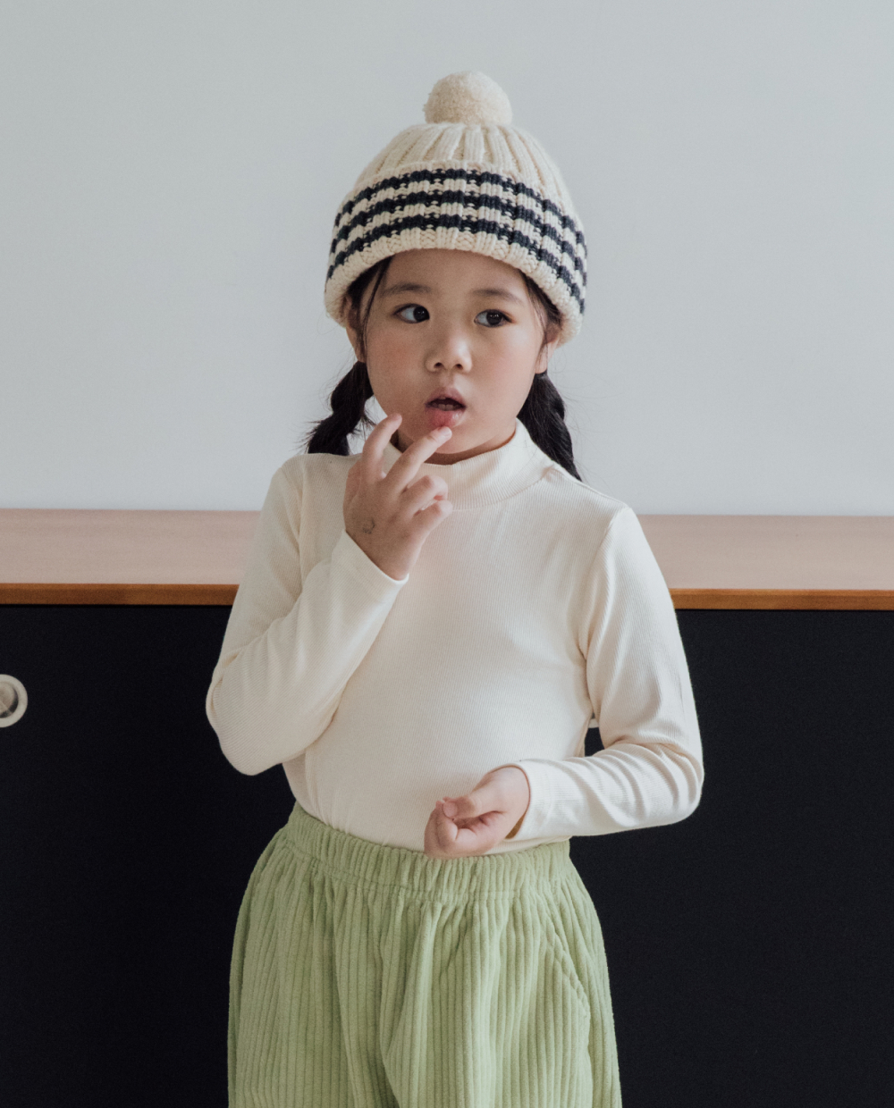 소프틀리 포근쫀득 하프넥  슬림핏 티셔츠 
